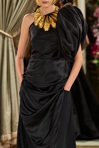 Look 19